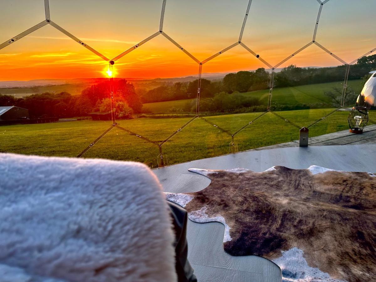 Deerstone Glamping-boulsworth Hill Dome Hot Tub Earby