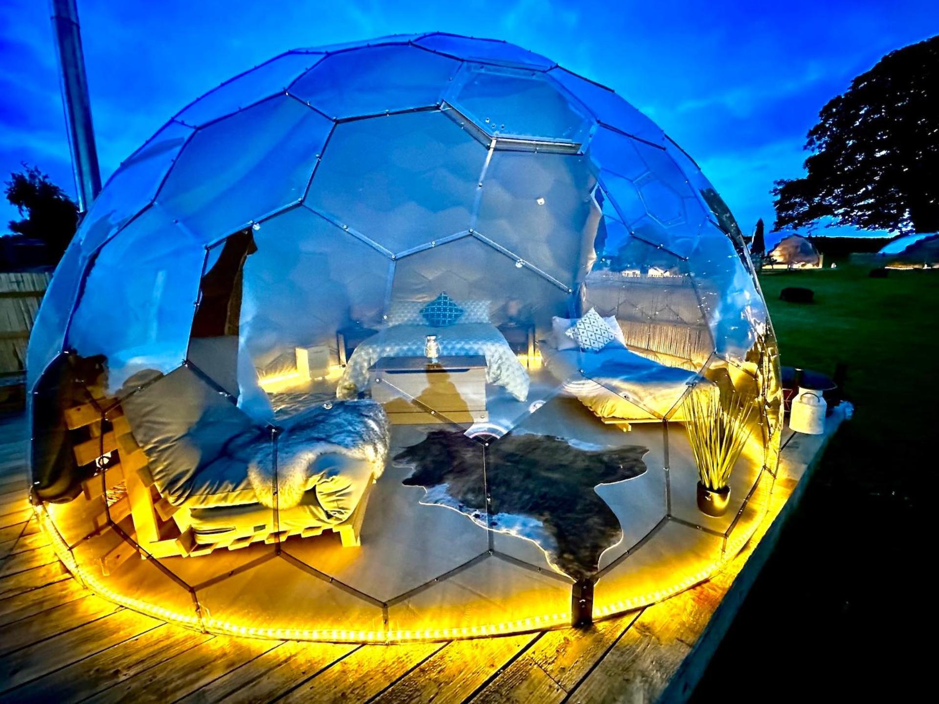 Luxury tent Deerstone Glamping-boulsworth Hill Dome Hot Tub