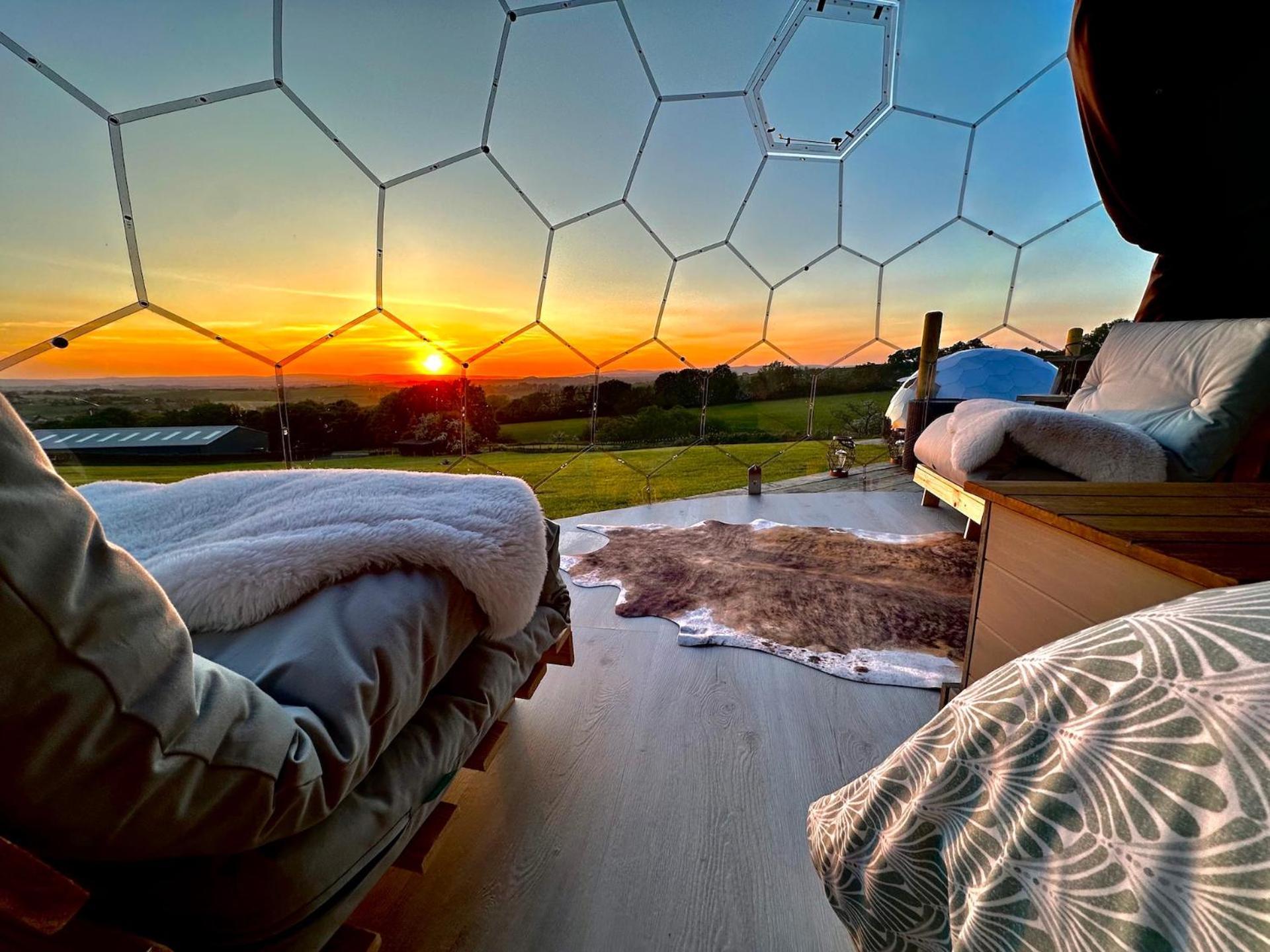 Deerstone Glamping-boulsworth Hill Dome Hot Tub