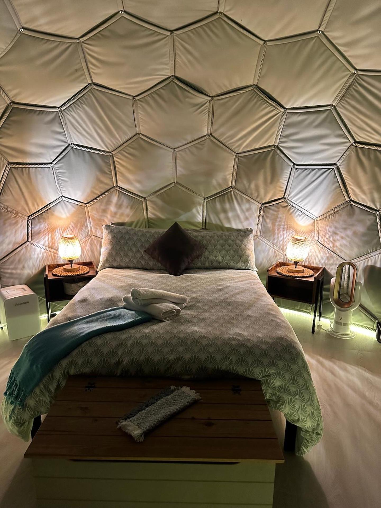 Deerstone Glamping-boulsworth Hill Dome Hot Tub Earby