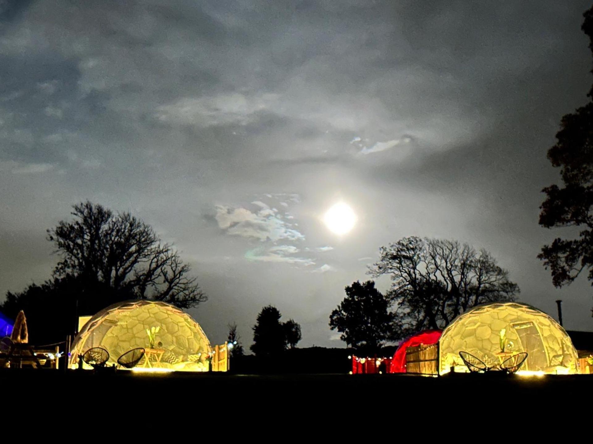 Luxury tent Deerstone Glamping-boulsworth Hill Dome Hot Tub *