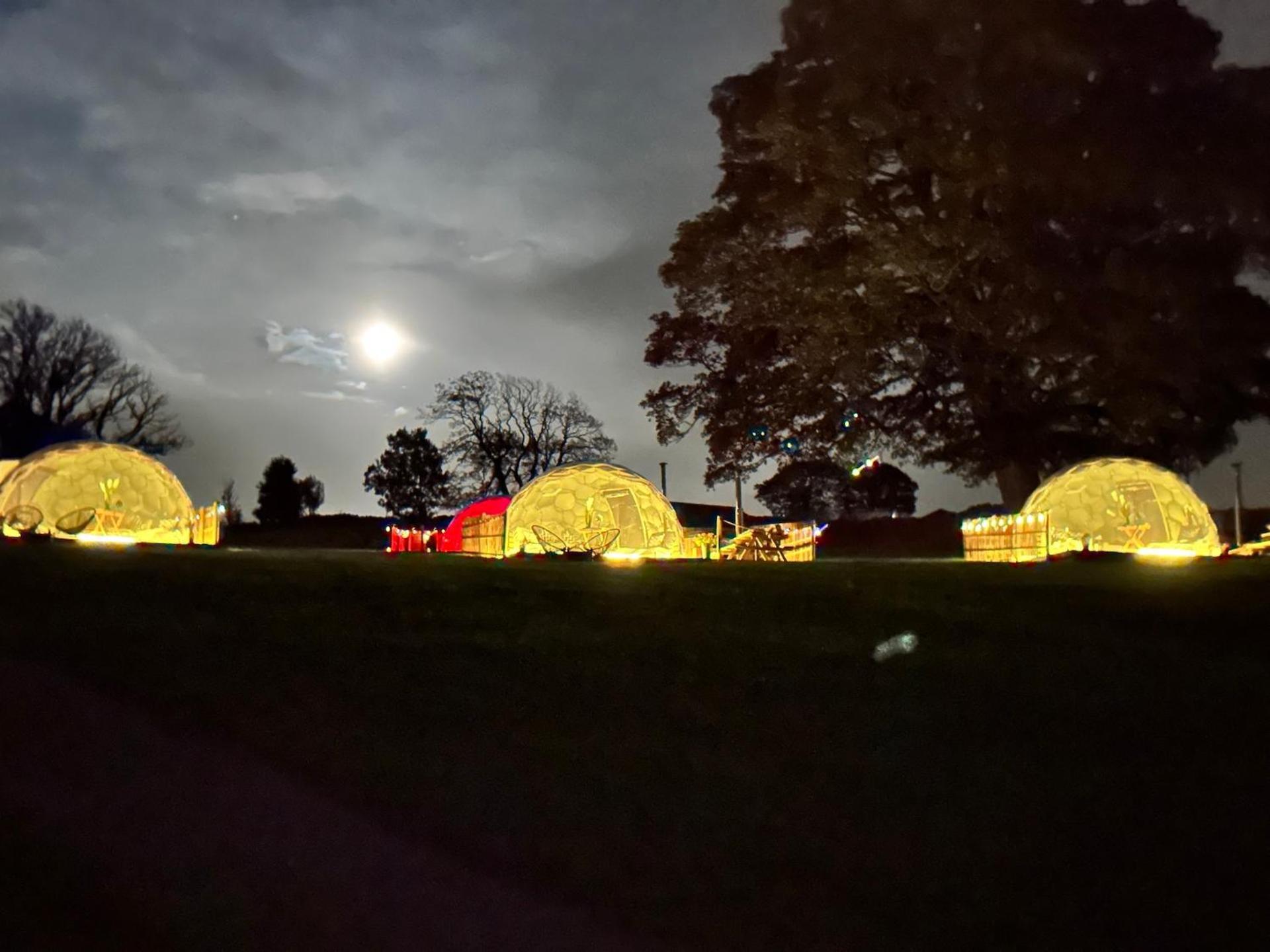 Luxury tent Deerstone Glamping-boulsworth Hill Dome Hot Tub