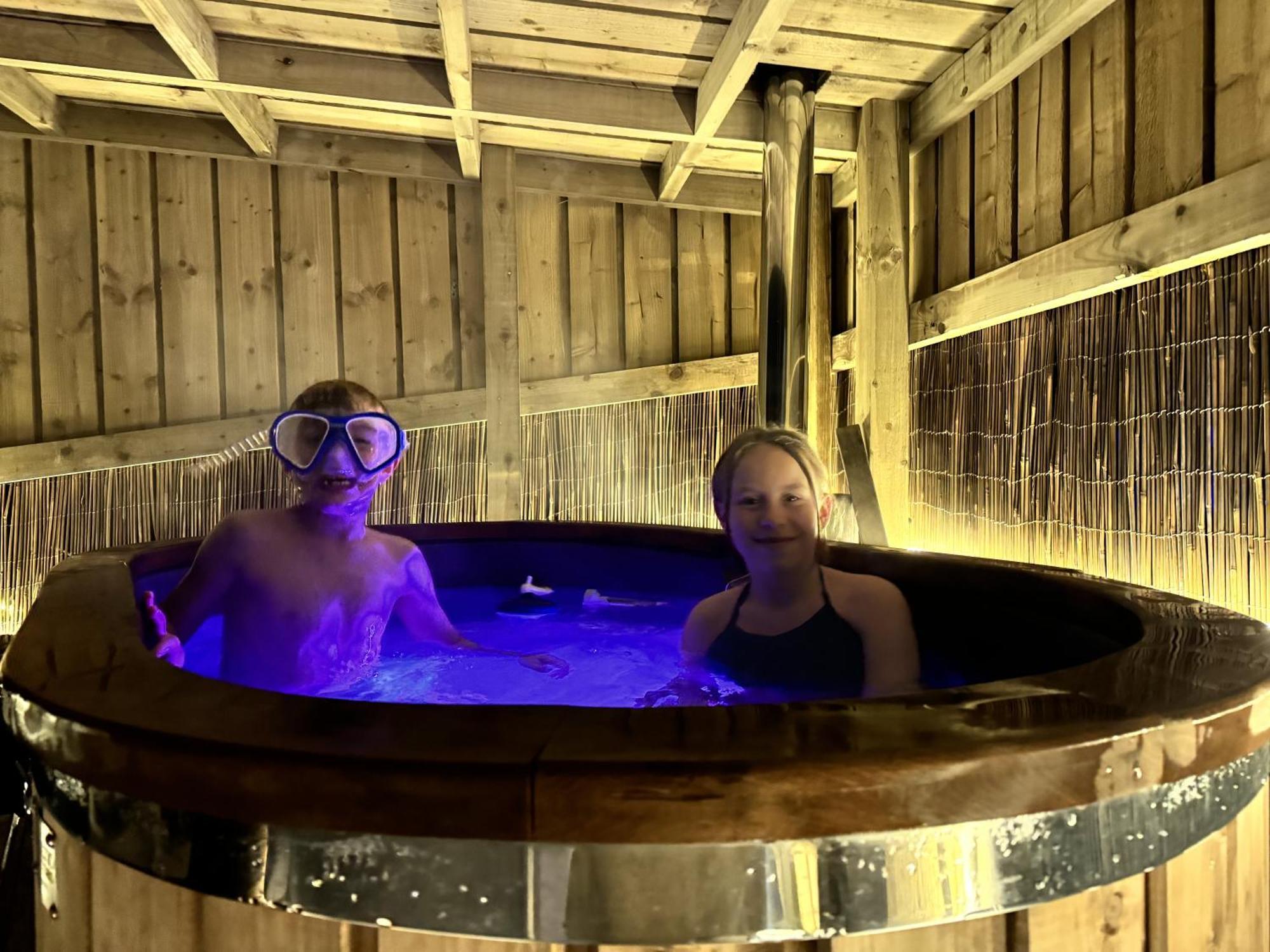 Роскошный шатер Deerstone Glamping-boulsworth Hill Dome Hot Tub