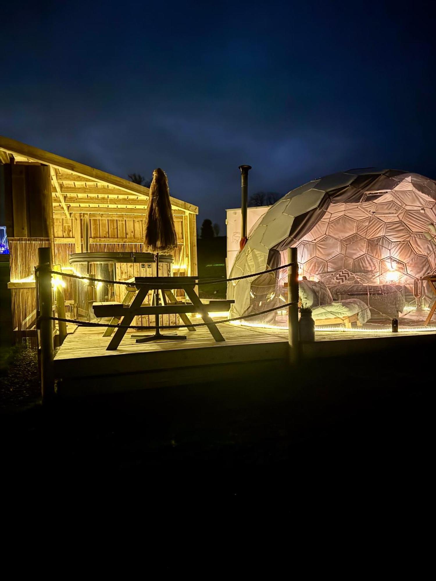Deerstone Glamping-boulsworth Hill Dome Hot Tub Luxury tent *