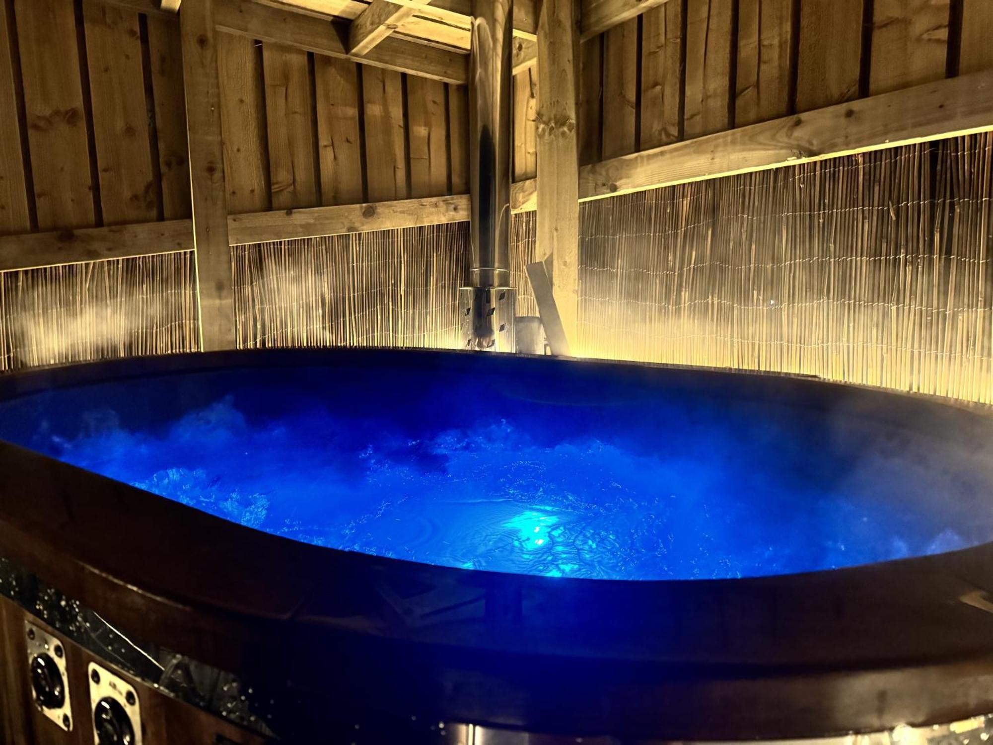 Deerstone Glamping-boulsworth Hill Dome Hot Tub *